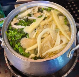 Phu Yen Street FoodsのLẩu Gà Lá É