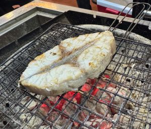 ベトナムのスギの炭火焼